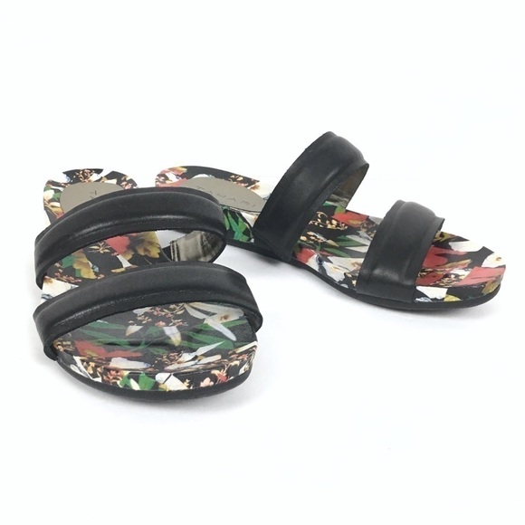 TAHARI Slide Sandals Leather Floral 2 Strap Playful Open Toe Slip On Shoe Size 6 - Picture 2 of 9